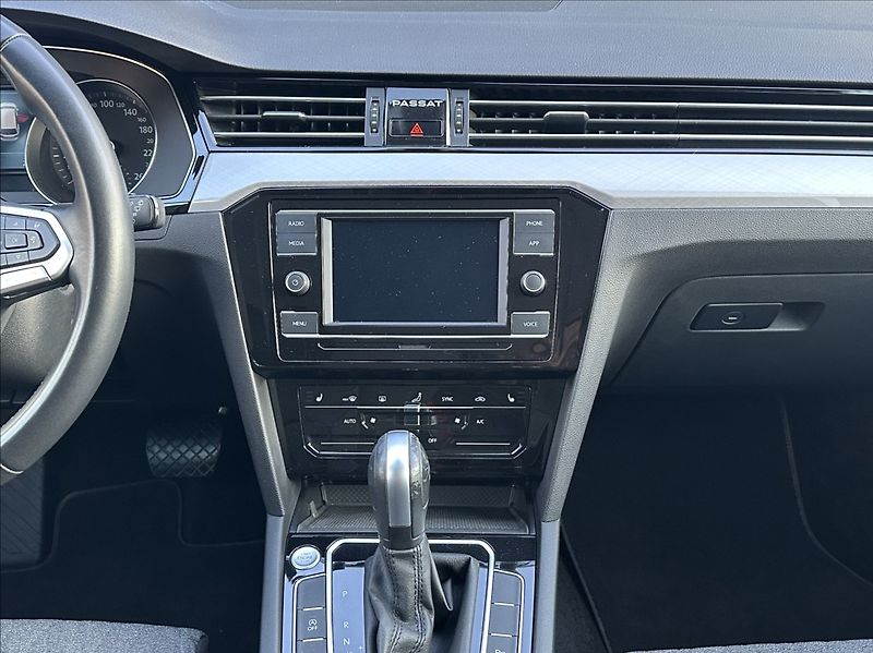 Volkswagen Passat 1,5 TSI 150PS  Business DSG - fotka 25 z 53