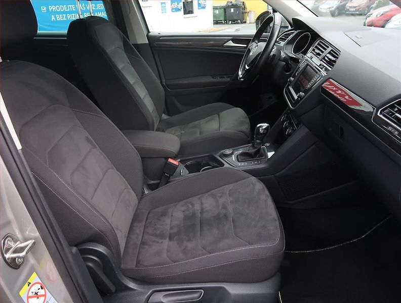 Volkswagen Tiguan (2017) R-Line 2.0 TDI, R-line,138TKM - fotka 9 z 23