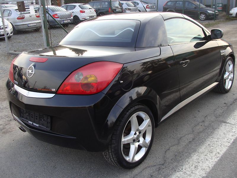 Opel Tigra 1.8i, 96000 km, 1. majitelka - fotka 22 z 31