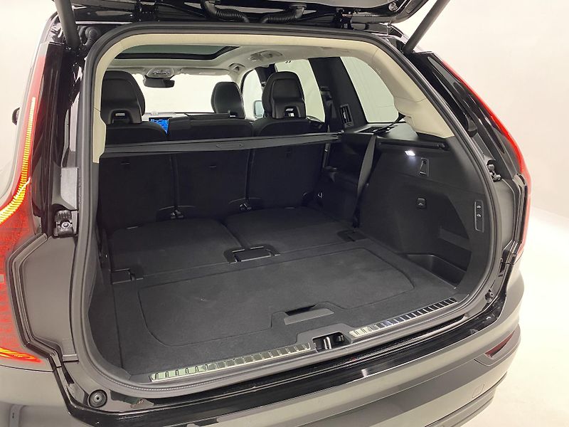 Volvo XC90 (2026) T8 AWD RECHARGE DARK ULTRA - fotka 5 z 76