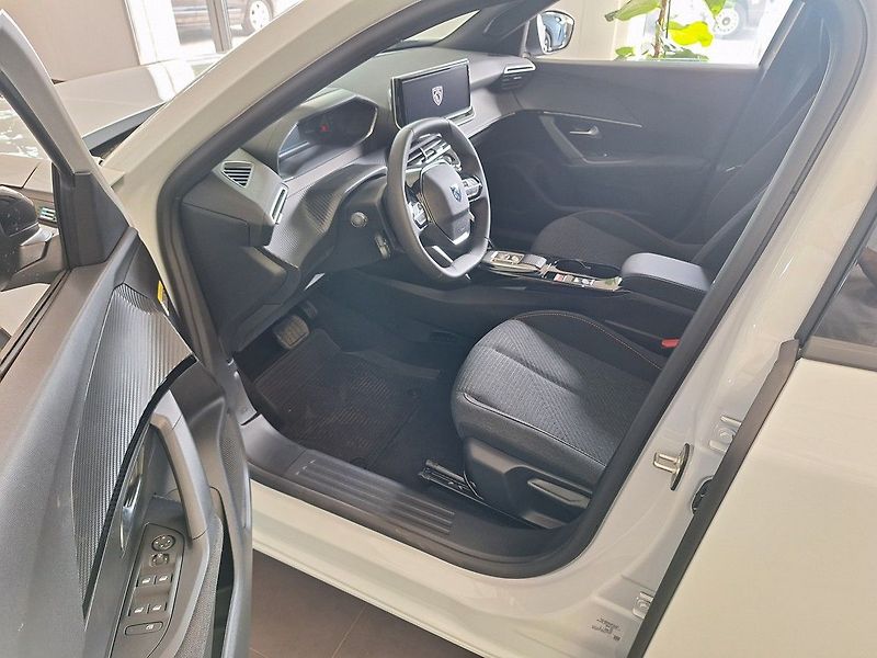 Peugeot 2008 (2026) BUSINESS Elektromotor 115 kW / - fotka 14 z 16