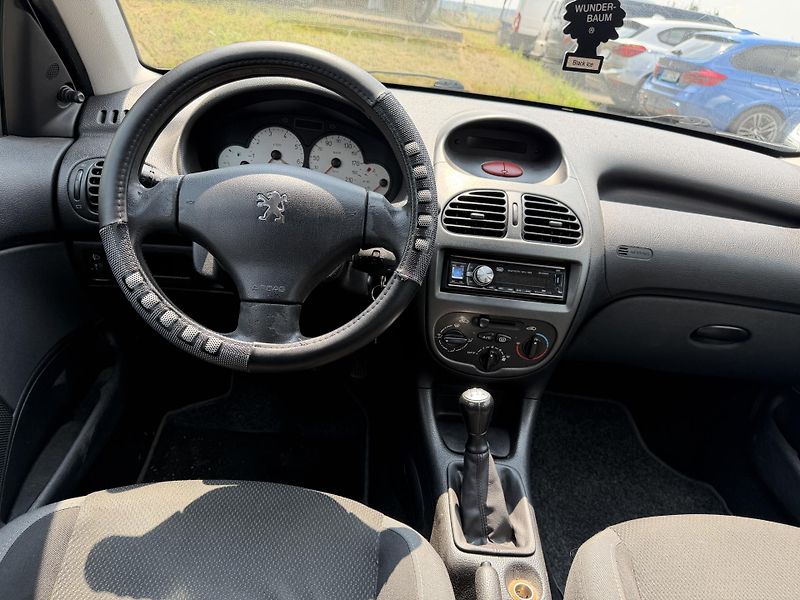 Peugeot 206 1.4i - fotka 13 z 21