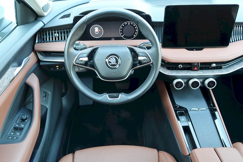 Škoda Superb (2024) Combi Laurin & Klement 2,0 TDi - fotka 12 z 31