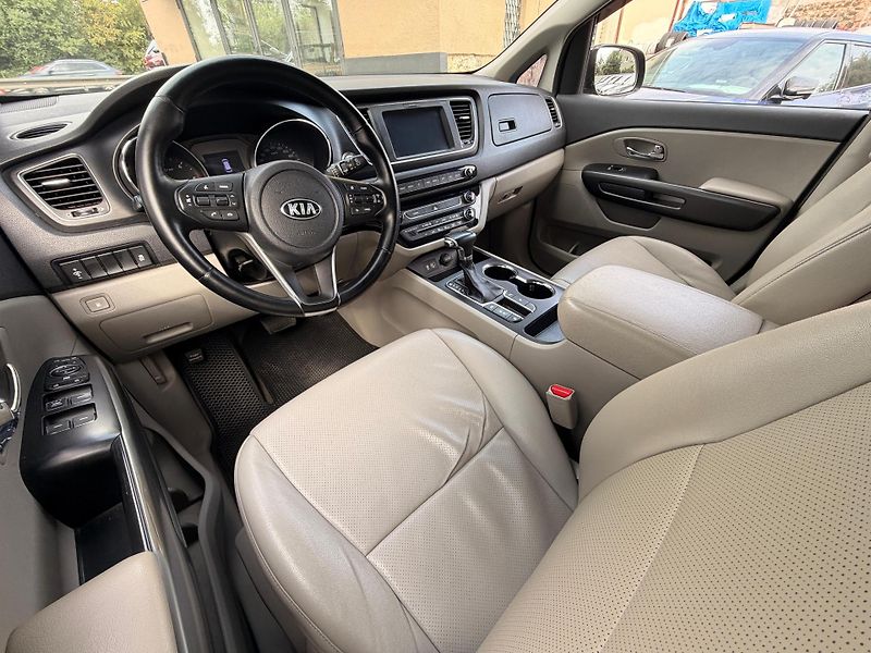 Kia Carnival 2.2-9 MÍST-AUTOMAT-PREMIUM - fotka 18 z 23