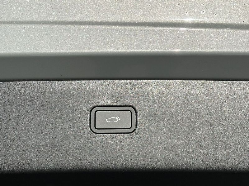 Volvo EX30 PLUS P5 Long Range Electric 20 - fotka 19 z 25