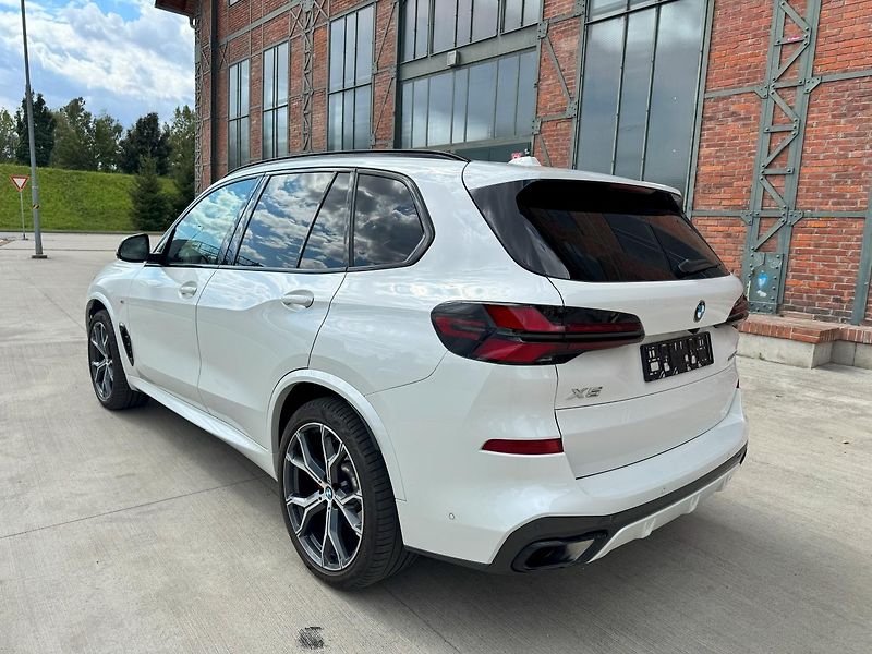 BMW X5 (2024) xDrive 30d M PAKET - fotka 6 z 35