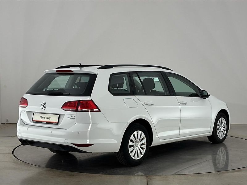 Volkswagen Golf Trendline - fotka 2 z 28