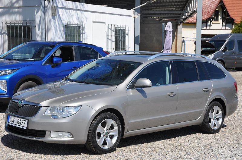 Škoda Superb II 2.0TDi 103kW KOMBI Panorama - fotka 1 z 19
