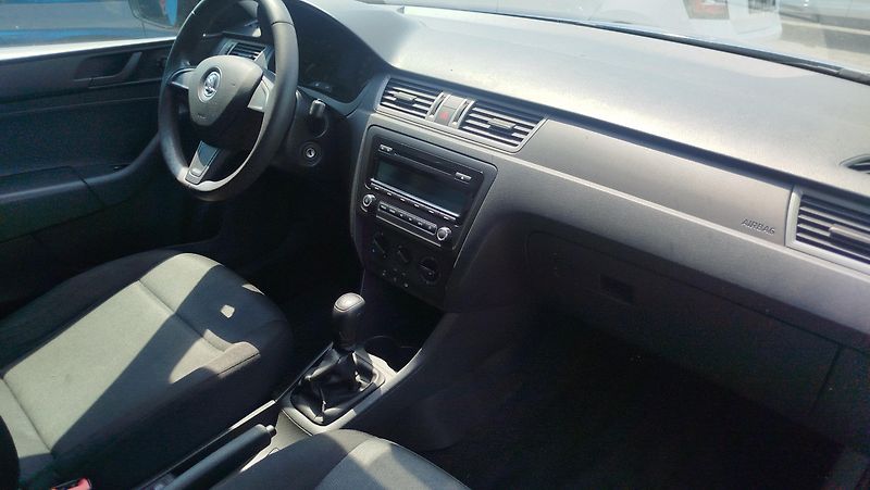 Škoda Rapid (2014) 1.2 TSi  top stav  - fotka 20 z 27