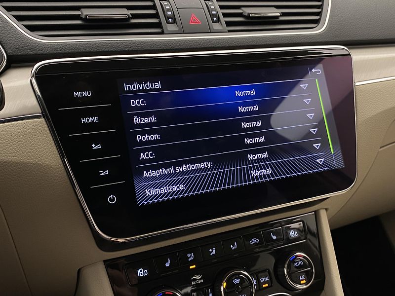 Škoda Superb COMBI 2.0TDI L&K DSG CZ - fotka 63 z 64