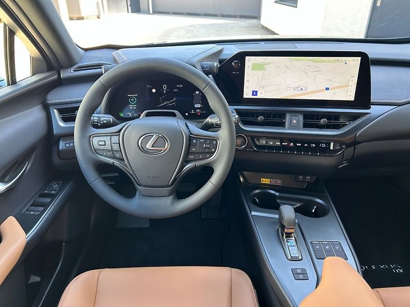 Lexus UX 300h 300h 2.0 HEV F SPORT DESIGN - fotka 9 z 11