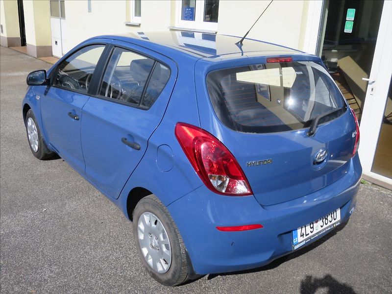 Hyundai i20 1,3  i - fotka 6 z 17