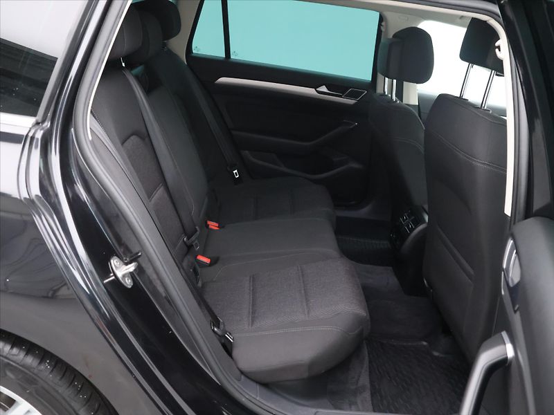 Volkswagen Passat 2,0 TDI 110kW Comfortline Navi - fotka 13 z 31