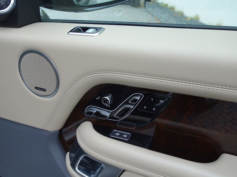 Land Rover Range Rover (2021) D300*VOGUE*50000KM*REZERVACE!! - fotka 20 z 50