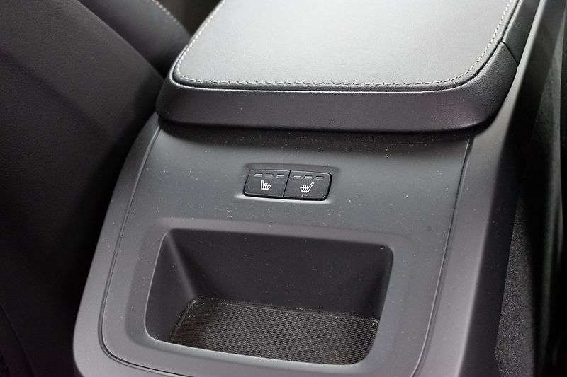 Volvo XC90 B5 AWD R-DESIGN*POLESTAR CHIP* - fotka 13 z 46