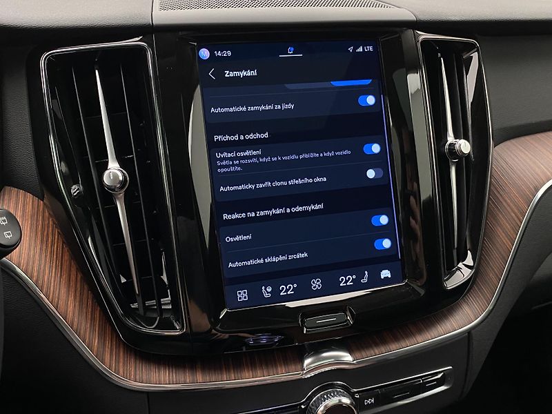 Volvo XC60 B4 AWD DARK PLUS AUT  - fotka 51 z 56