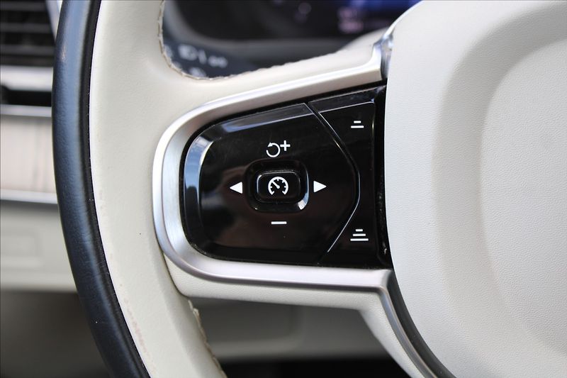Volvo XC90 2,0 B5  ULTIMATE,7.MÍST,ZÁRUKA - fotka 22 z 47
