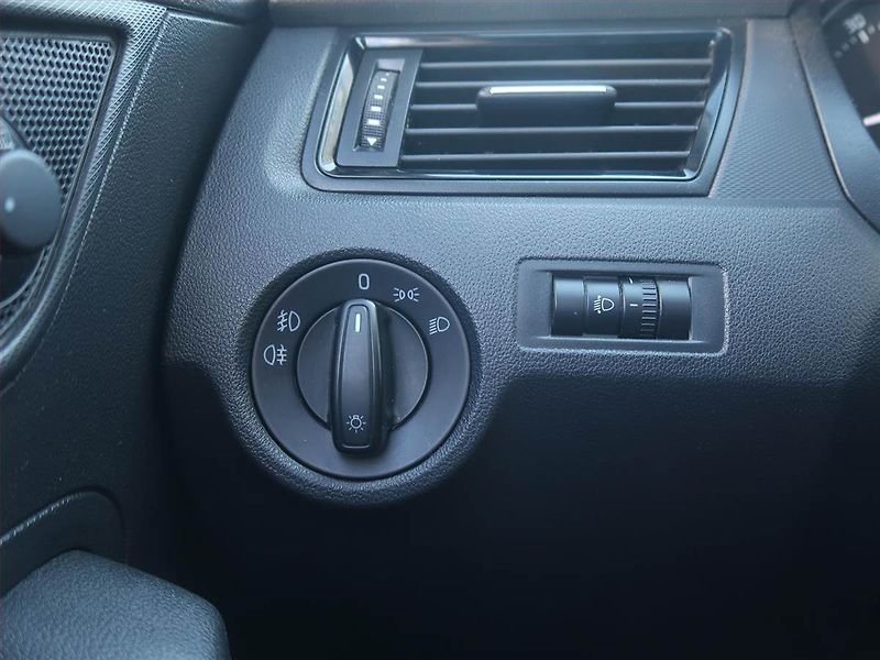 Škoda Rapid (2013) Ambition 1.2 TSI, Tempomat - fotka 15 z 16