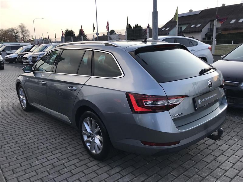 Škoda Superb 1,6 - fotka 4 z 16