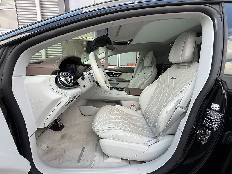 Mercedes-Benz EQS 53 4MATIC+ Electric Art Editio - fotka 15 z 48