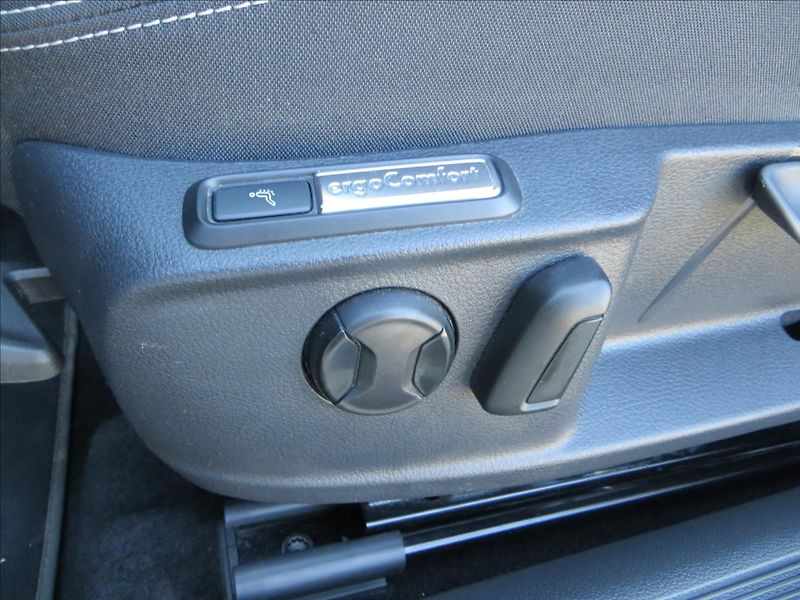 Volkswagen Passat 2,0 TDI 110kW Business ČR - fotka 12 z 26
