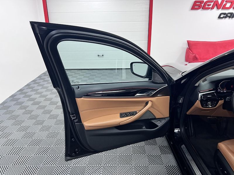 BMW Řada 5 520 d Xdrive 140 kW Premium - fotka 12 z 37