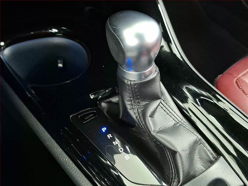 Toyota C-HR (2018) 1.8 Hybrid, Automat - fotka 13 z 19