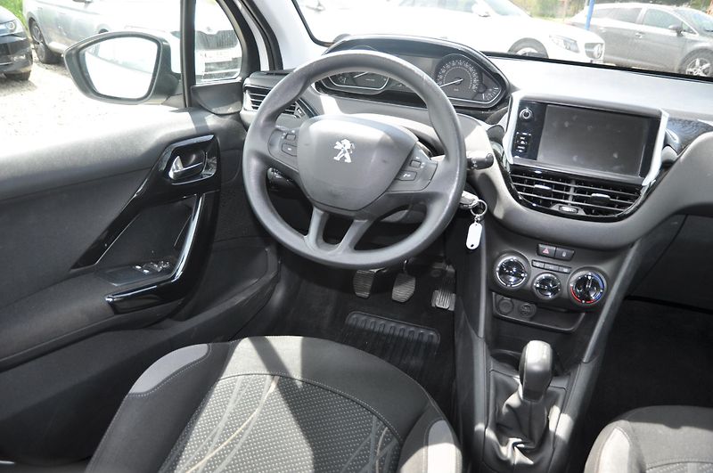 Peugeot 208 1.6HDi 55kW - fotka 5 z 10
