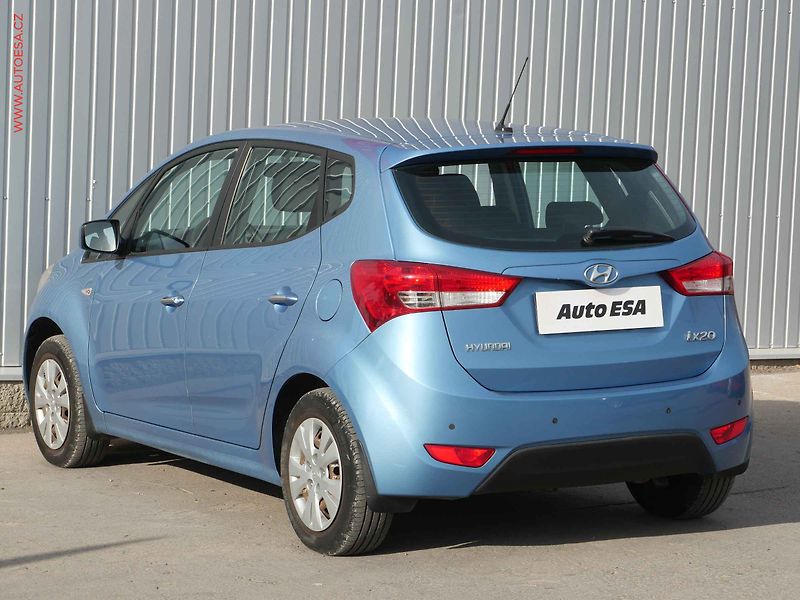 Hyundai ix20 (2012) 1.4i, ČR, AC, park.asist - fotka 6 z 17
