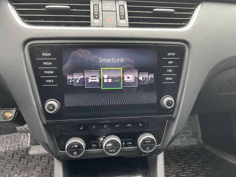 Škoda Octavia 1.6 TDi DSG Style 85 kW - fotka 18 z 34
