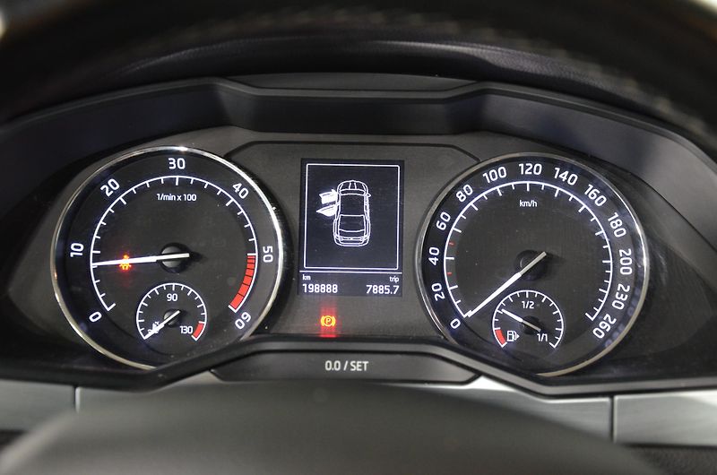 Škoda Superb (2018) 2.0TDi 110kw Ambition - fotka 12 z 18