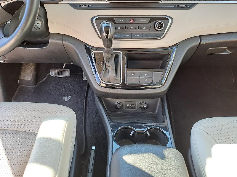 Hyundai H 1 (2019) GRAND STAREX 2.5 CRDi AT 2WD - fotka 17 z 26