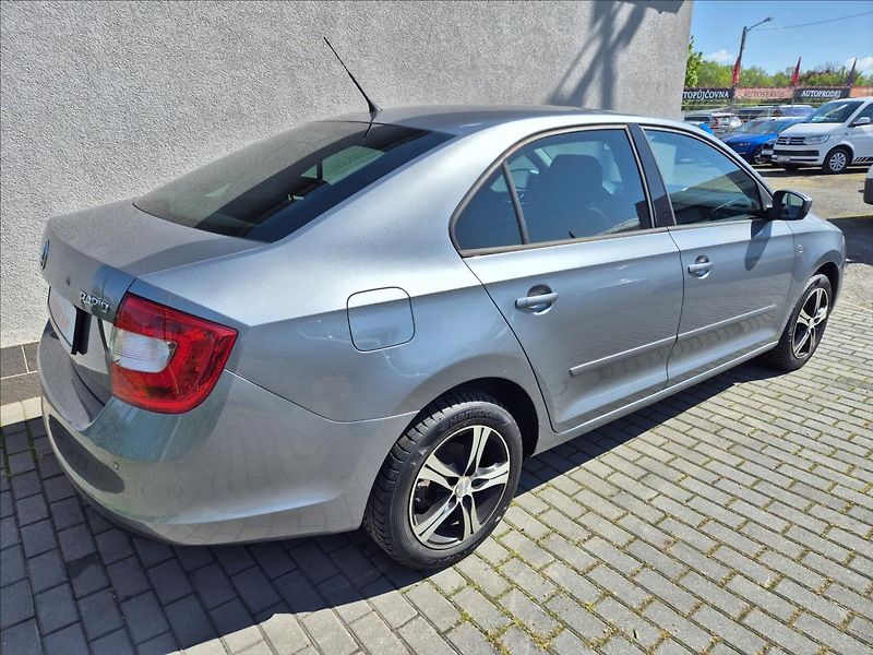 Škoda Rapid 1,2 TSi Klima Tempomat Alu TZ - fotka 6 z 27
