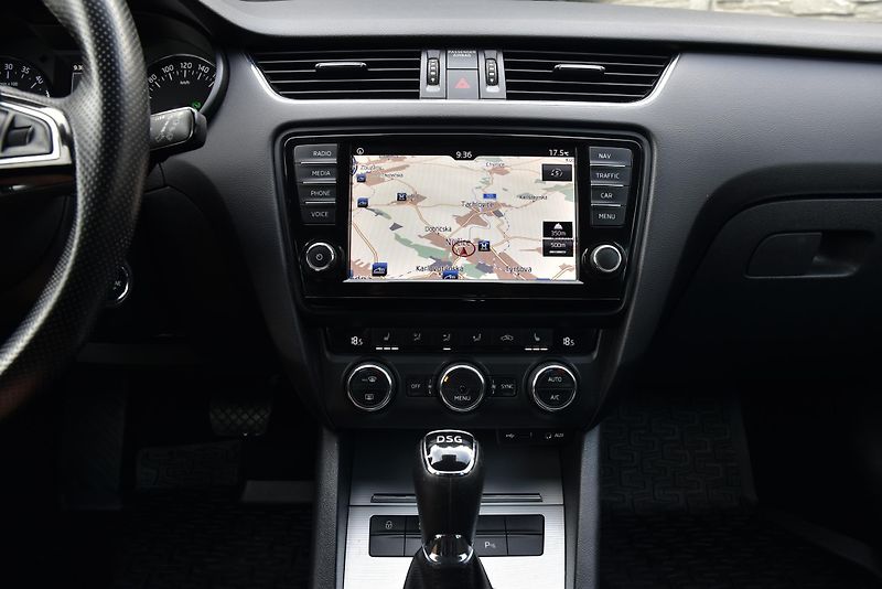 Škoda Octavia 2.0 TDi CR DSG STYLE,NAVI,TEMP - fotka 21 z 50