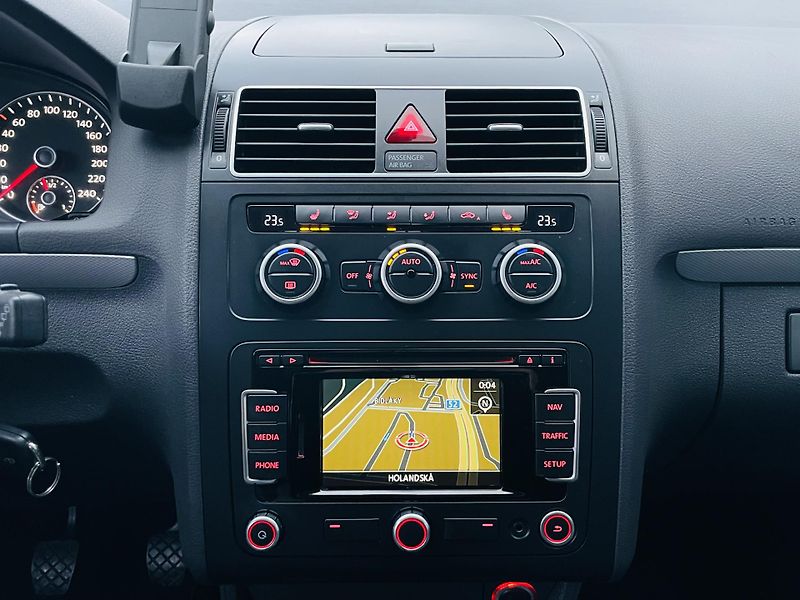 Volkswagen Touran 1.4TSI VÝHŘEV SERVISKA TAŽNÉ - fotka 36 z 43