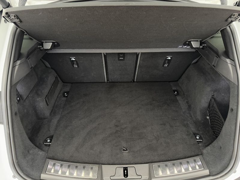 Land Rover Range Rover Evoque 2.0d*4x4*R-Dynamic*132kw* - fotka 13 z 30