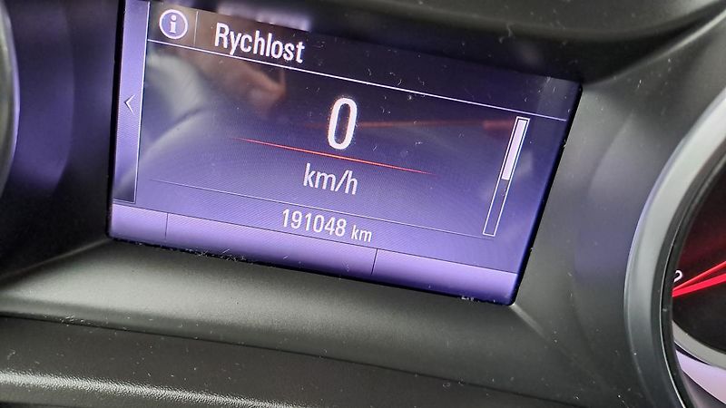 Opel Insignia 1.6 ST EcoTEC BusinessNAVI - fotka 22 z 30