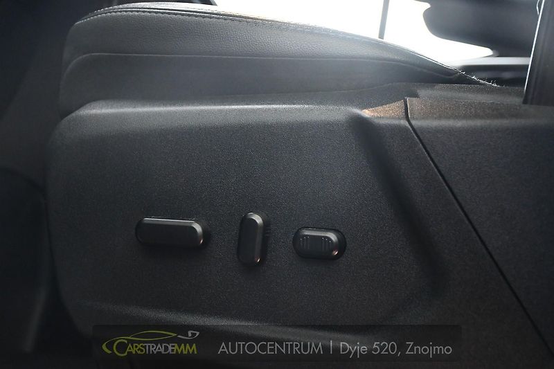 Ford Tourneo Custom 2.0EcoBlue 8MÍST ACTIVE ZÁRUKA - fotka 26 z 50