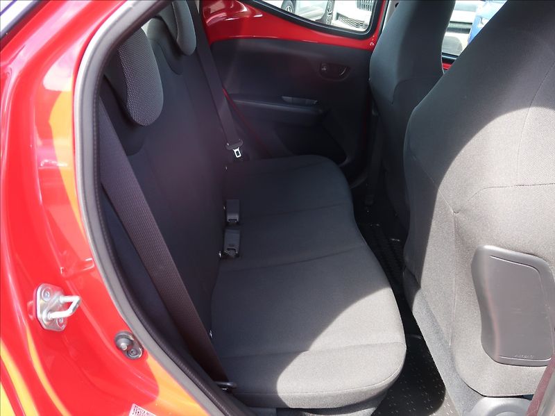 Toyota Aygo 1,0 i,NovéČR,klima,38tkm - fotka 18 z 21