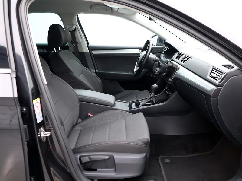 Škoda Superb 1,6 TDI 88kW DSG Aut.klima - fotka 11 z 33