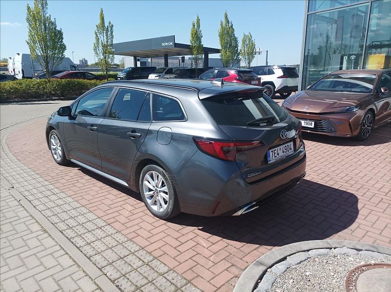 Toyota Corolla 2,0 Comfort Tech - fotka 3 z 20