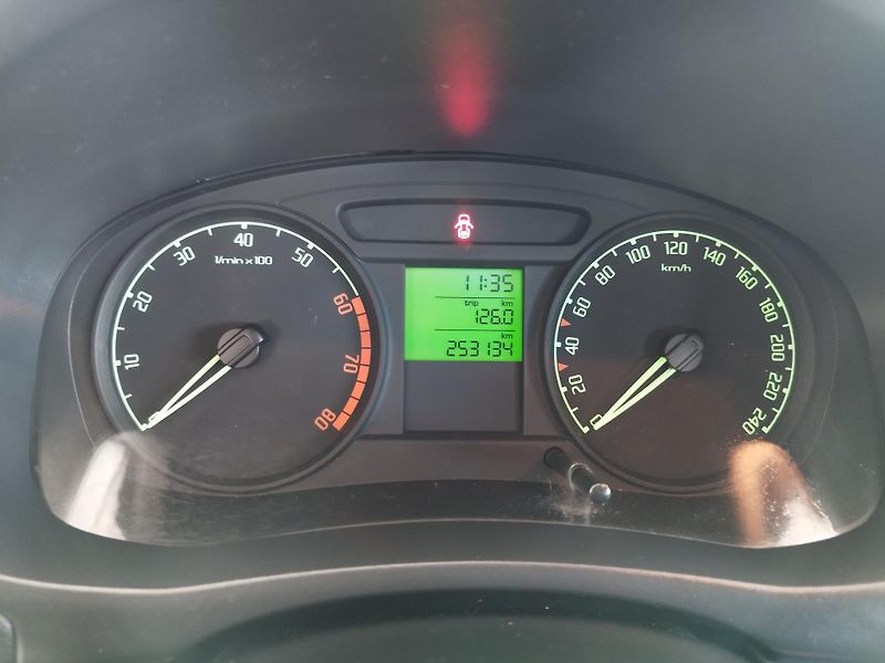 Škoda Fabia (2008) 1,2I,44KW,KLIMA,CD,NOVÁ STK - fotka 19 z 24