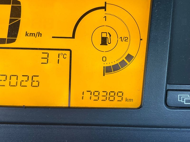 Citroën Grand C4 Picasso (2007) 1.8 i 16V Nová STK,7míst,Roz. - fotka 13 z 16
