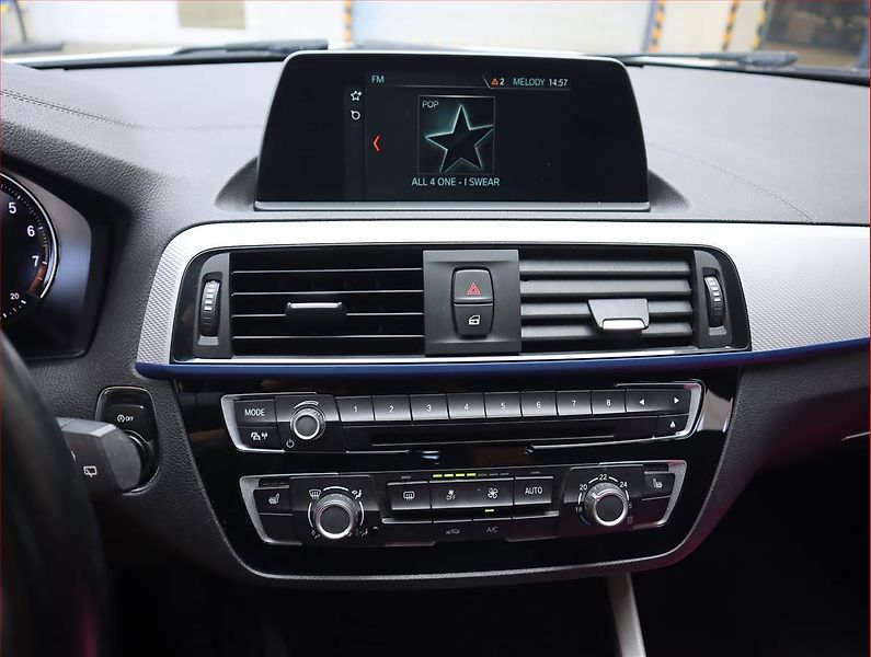 BMW Řada 1 (2018) M Sport 118i, Automat - fotka 12 z 21