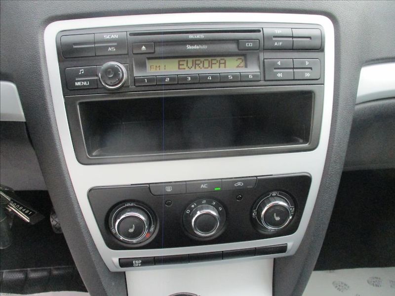 Škoda Octavia 1,4 TSI, klima, serv. kniha, - fotka 16 z 32
