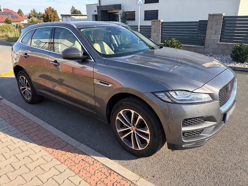 Jaguar F-Pace (2019) 20d 4x4 Prestige - fotka 3 z 11