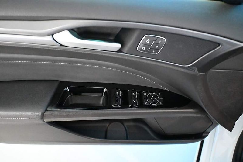 Ford Mondeo (2022) 2.0 140 KW LED SONY ACC 8AT EC - fotka 15 z 41