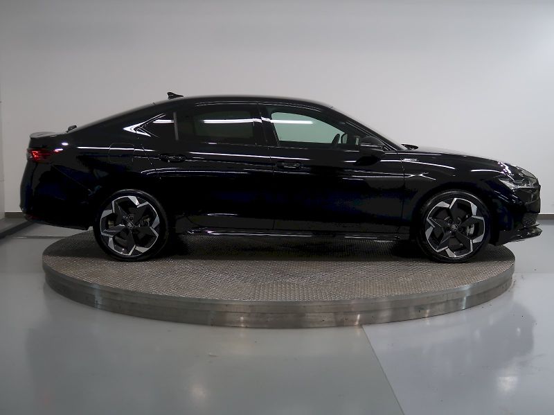 Škoda Superb (2025) iV SPORTLINE 1.5TSI 150KW NAVI - fotka 8 z 47