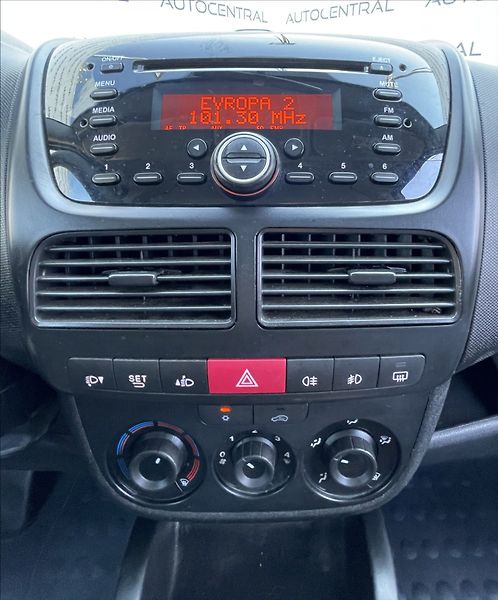 Opel Combo 1,4 i + CNG,88kW,serv.kn. - fotka 16 z 21