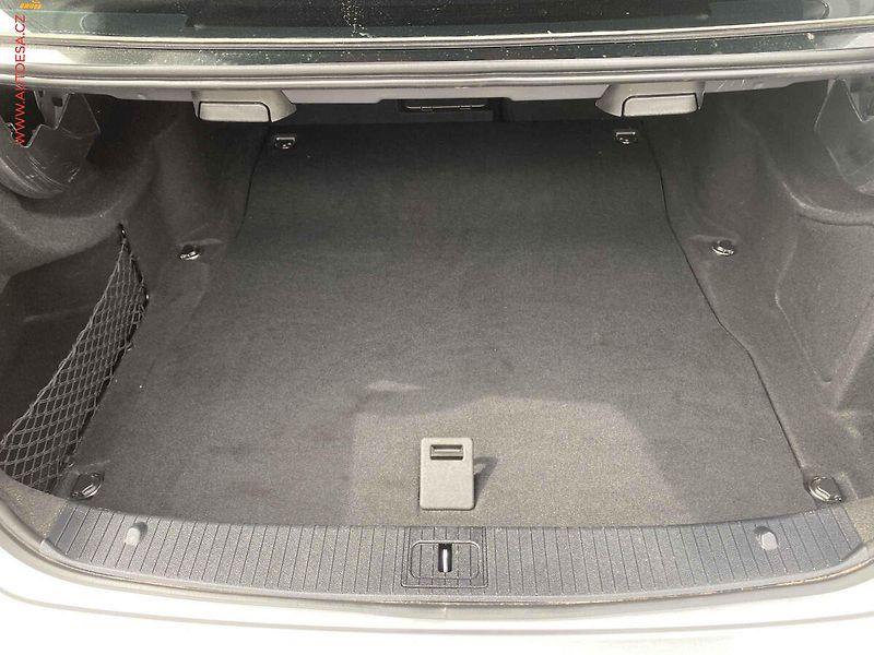 Mercedes-Benz Třídy E (2014) 2.2 CDi E200, AT, navi, park - fotka 7 z 18